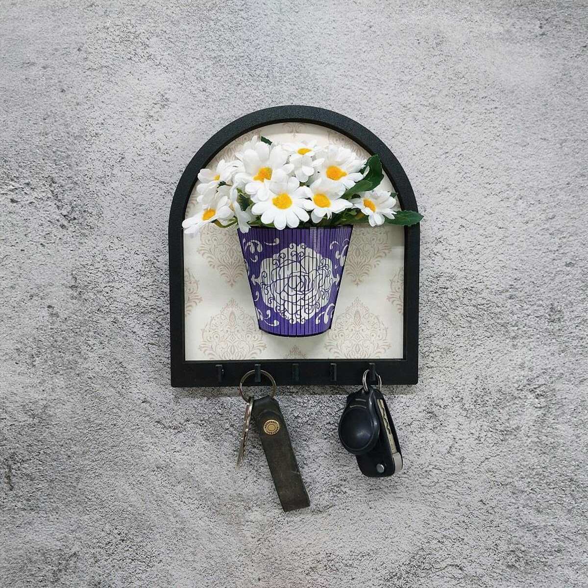 CajuArt Ahşap Motifli Mor Saksı İçinde Beyaz Yapay Papatyalar Askılık Duvar Dekoru