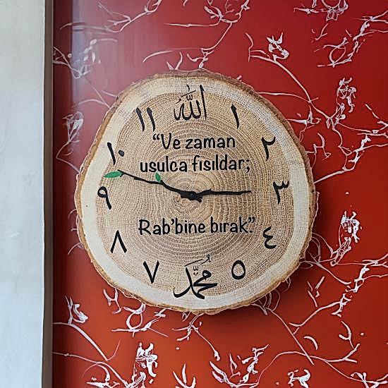Ağaç Gövdesi Kütük Şeklinde Dini Motif Duvar Saat