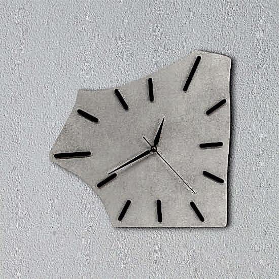 Asimetrik Şekilli Gri Desenli Modern Ahşap Duvar Saati