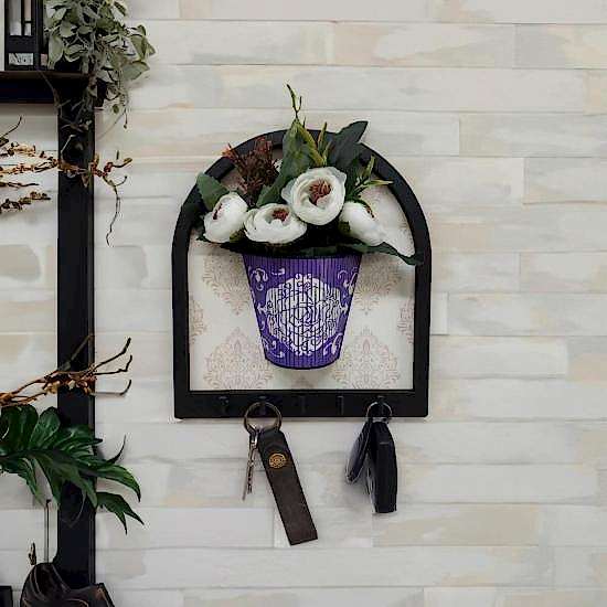 Mor Saksı İçinde Beyaz Yapay Çiçek Askılık